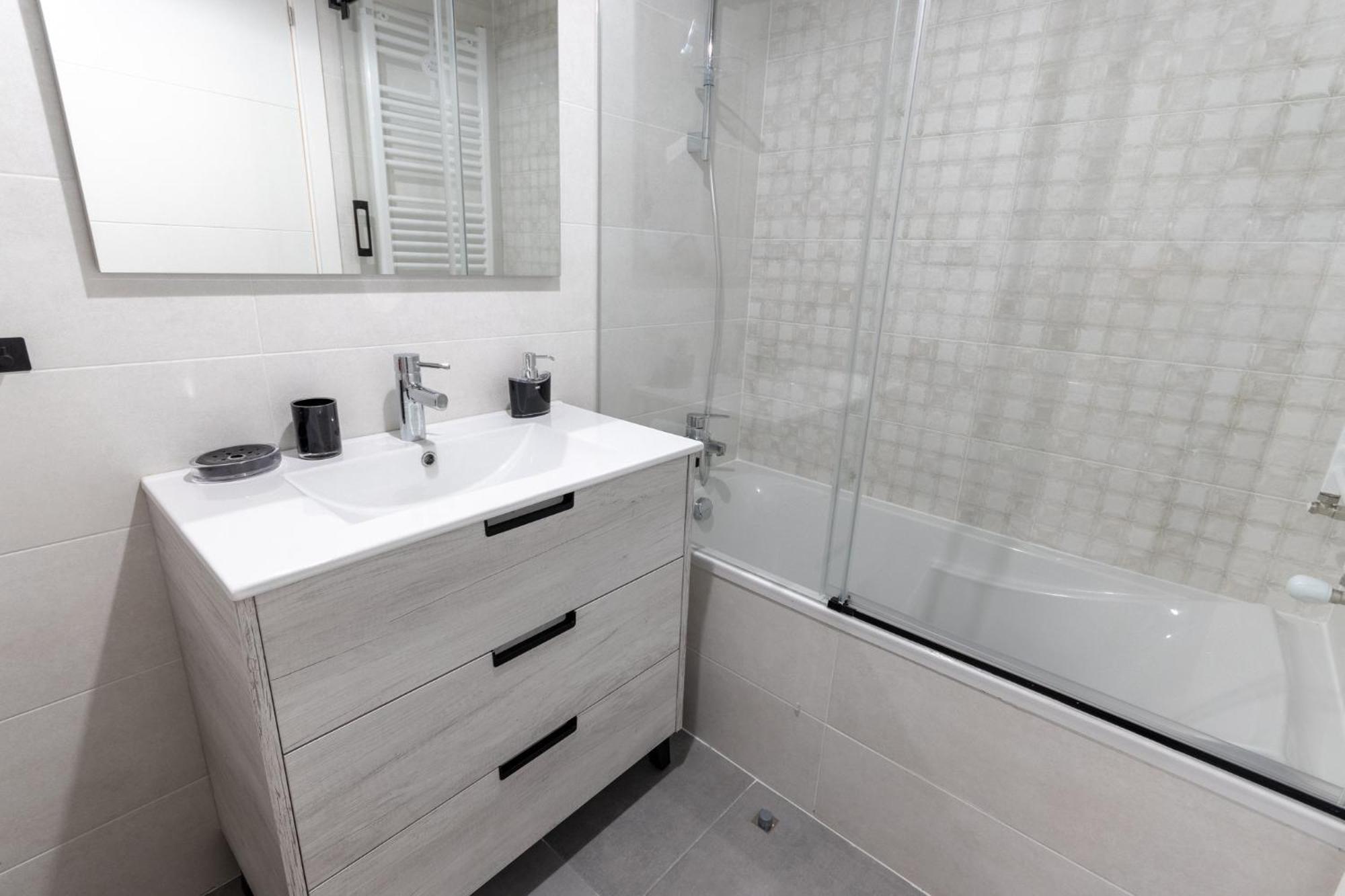 בילבאו Xirimiri Apartment By People Rentals מראה חיצוני תמונה